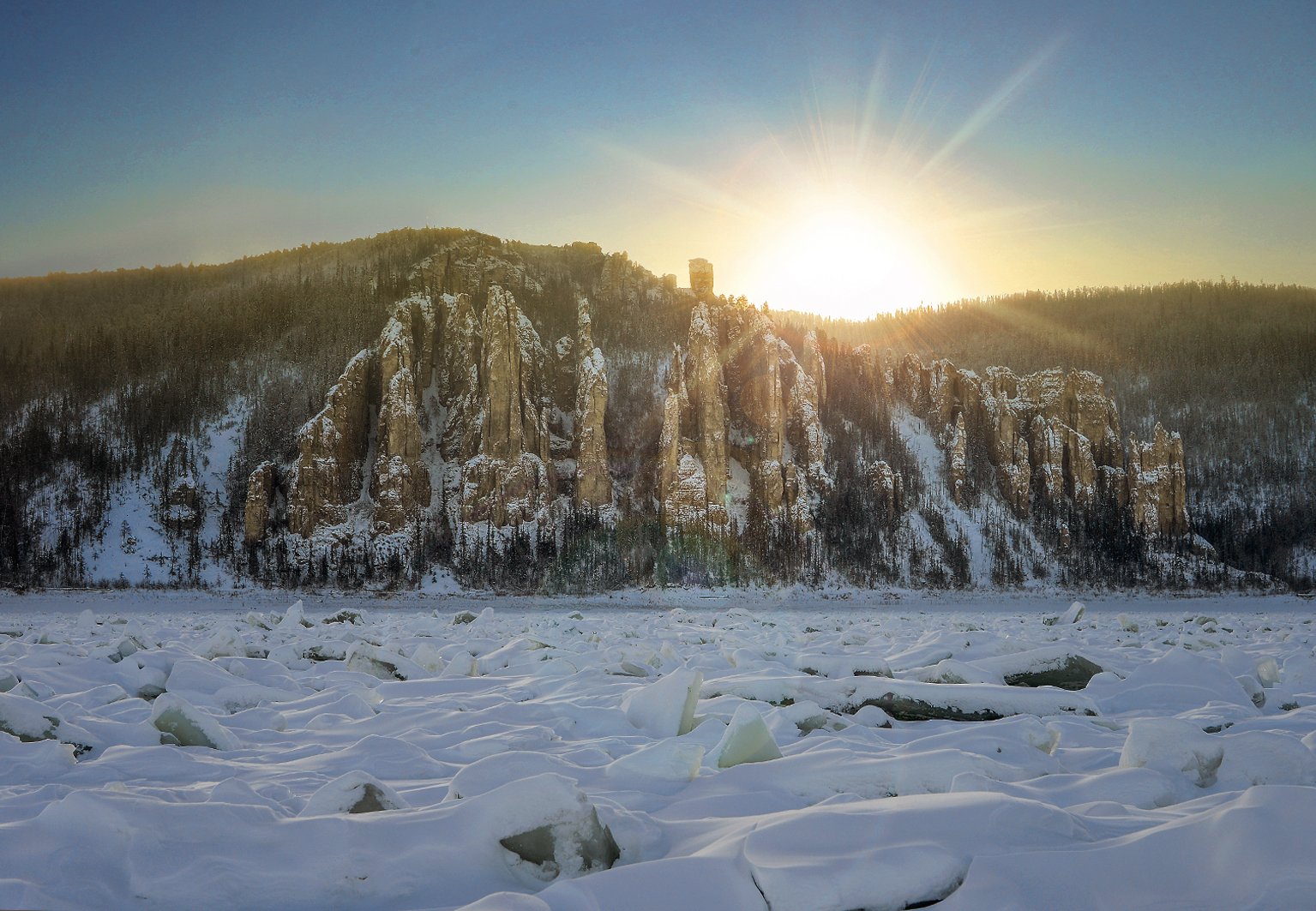Якутия зимой. Ленские столбы зимой Северное сияние. Природа Якутии. Природа Якутии фото.