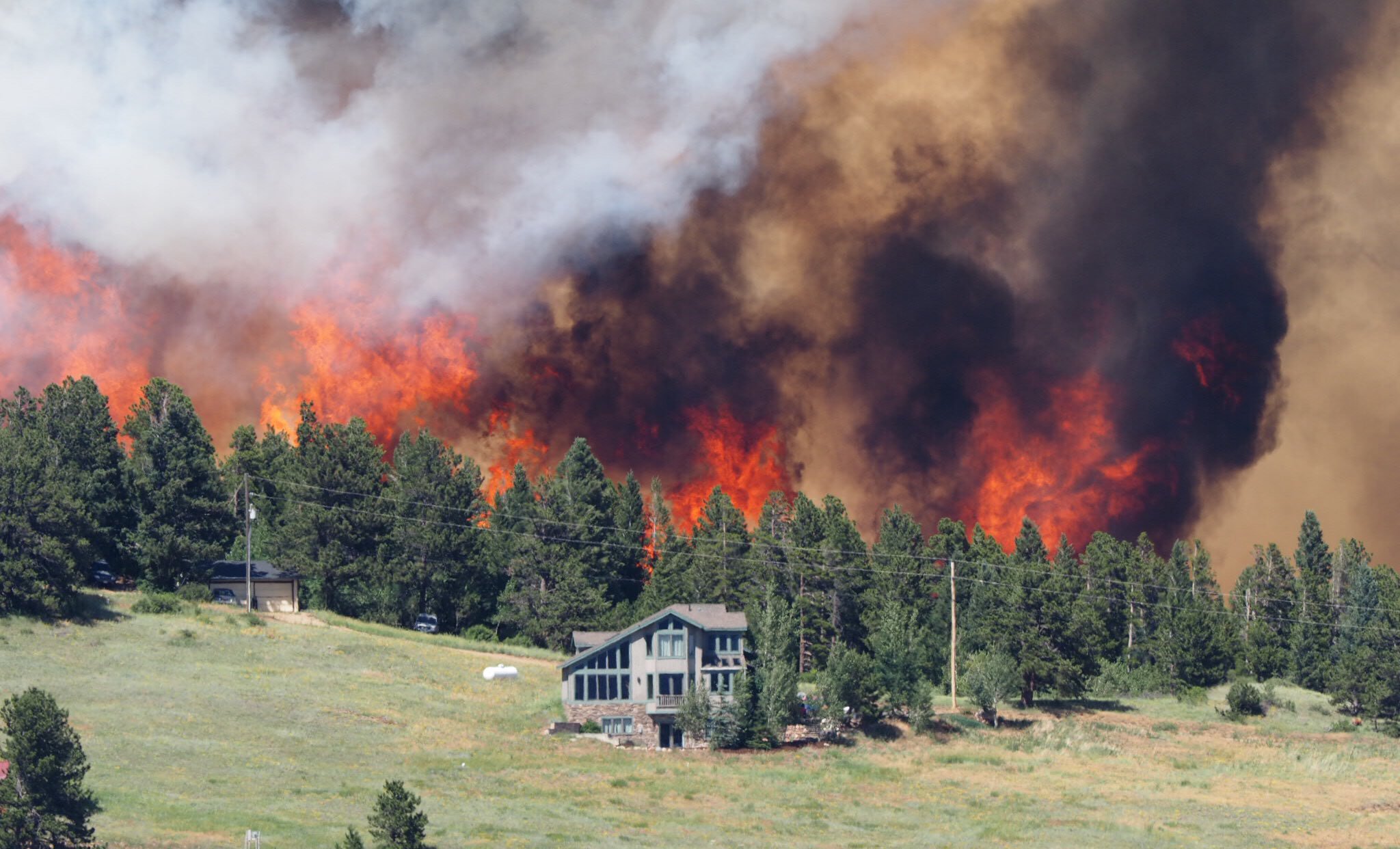 Загрязнение воздуха пожары. Лесные пожары. Загрязнение атмосферы пожарами. Пожар на природе. Лес в огне.