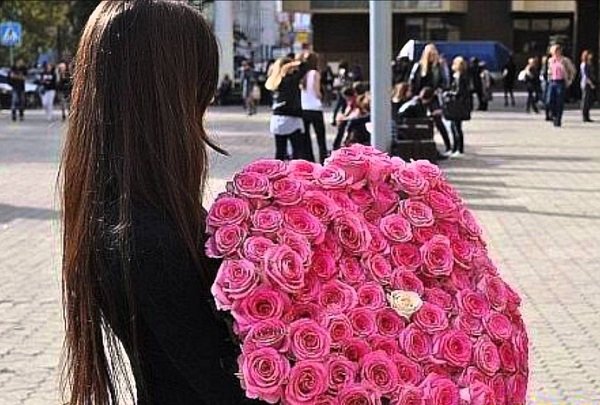 Брюнетка без лица