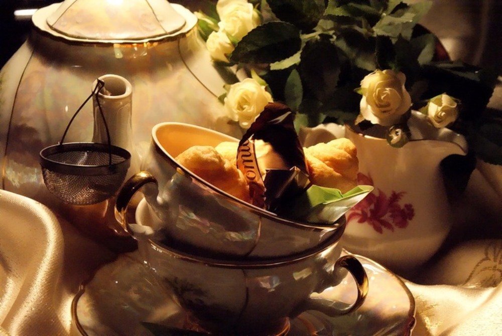 Красивое чаепитие картинки. Вечер чай. Осеннее чаепитие. Вечернее чаепитие. Вечер с чашкой чая.