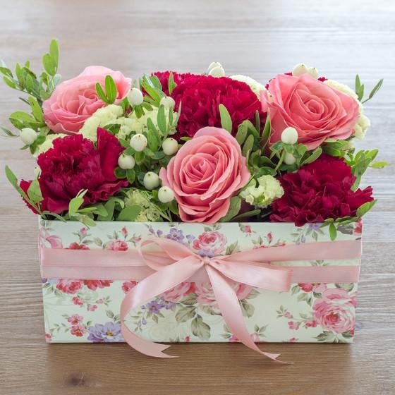 Цветы в коробке открытка