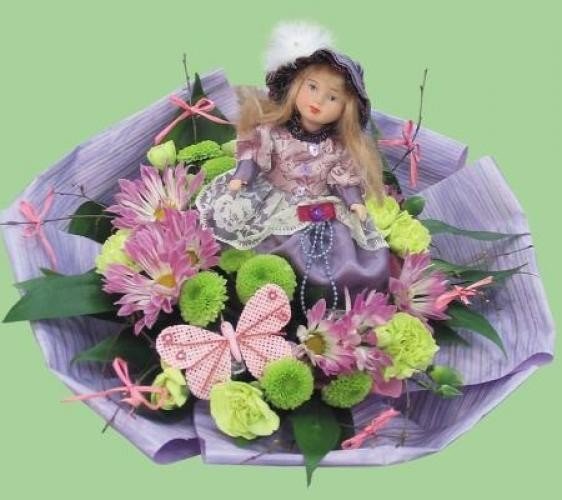 Букет с куклой