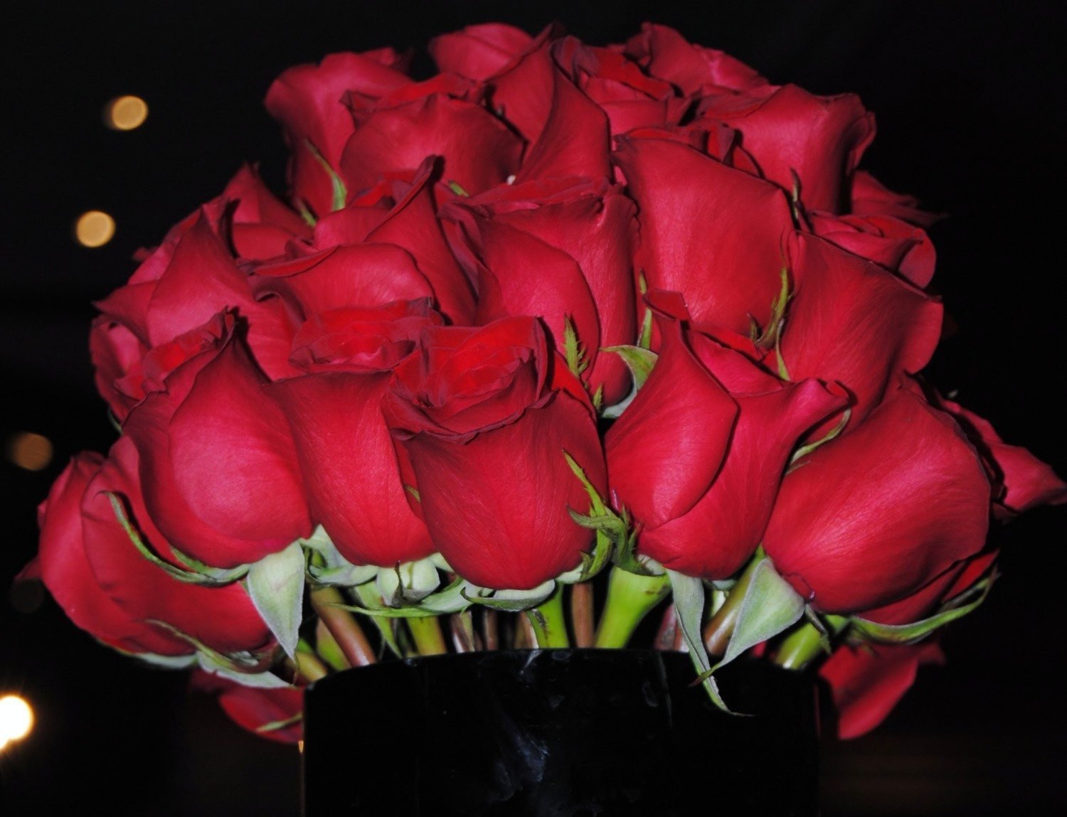 Розы спи любимая. Доброй ночи с розами и пожеланиями. Букет роз спокойной ночи. Пожелание спокойной ночи с букетом роз. Розы для любимой.
