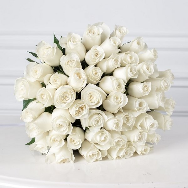 Огромный букет белых роз