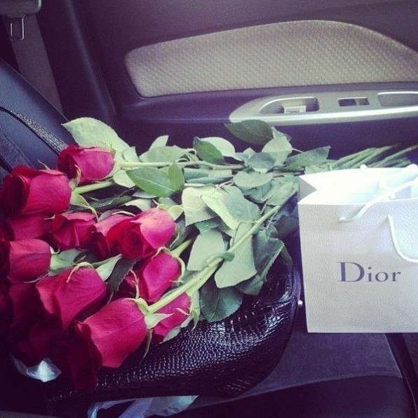 Цветы в машине