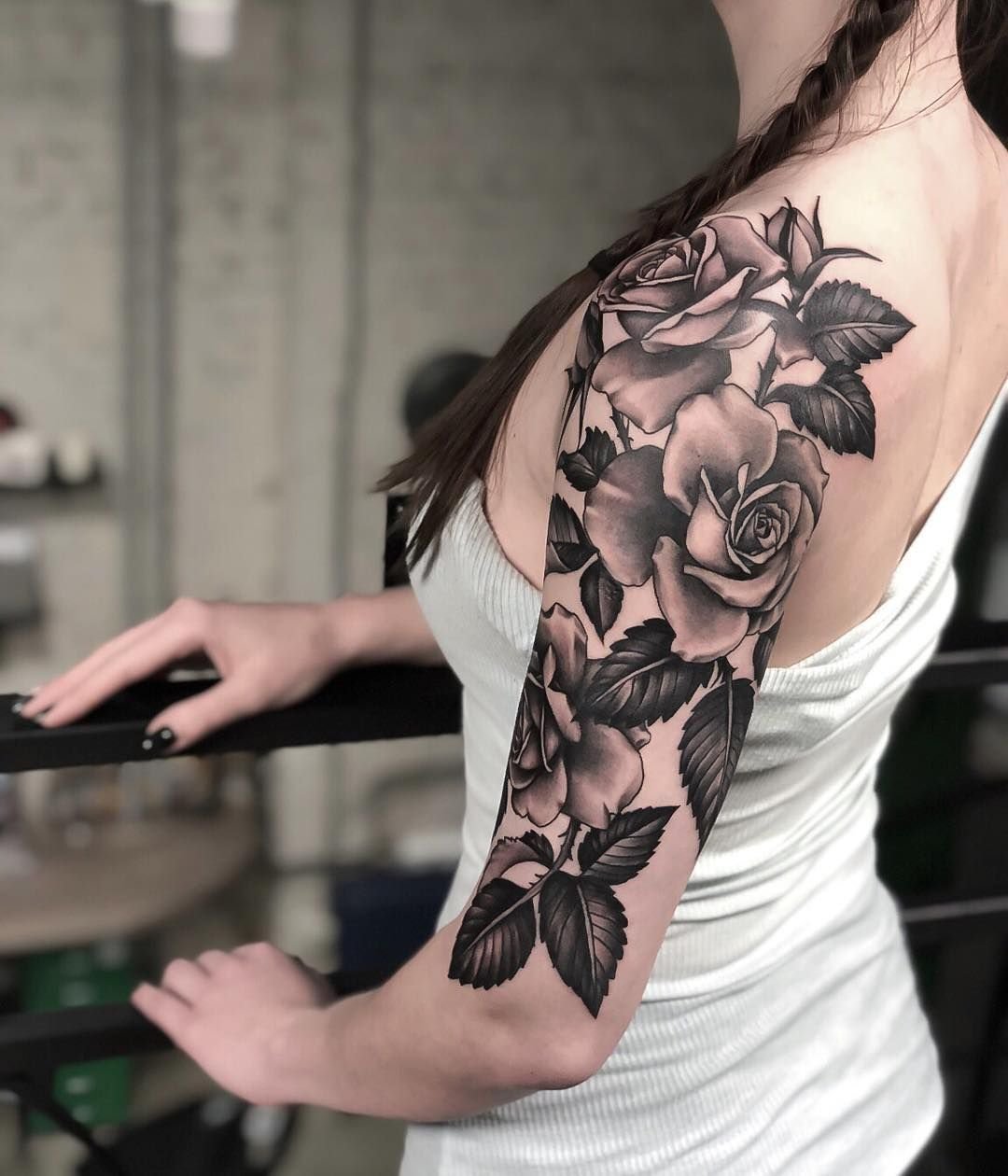 Тату (татуировки) Роза на лопатке: значение и эскизы для девушек и мужчин