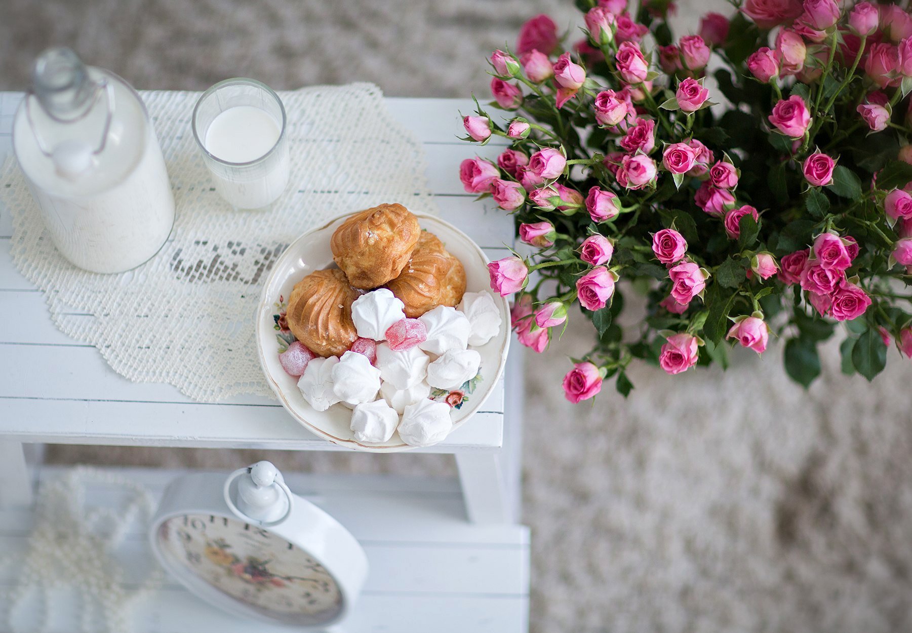 Доброе мягкое нежное. Утренние цветы. Красивый завтрак с цветами. Весенний завтрак. Завтрак с пионами.