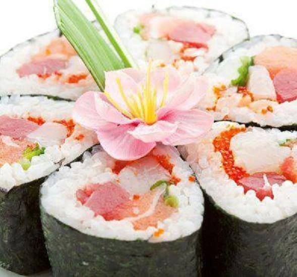 Цветные роллы и суши