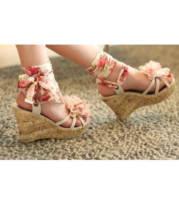 Розовые босоножки на шпильке