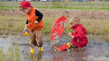 Дети на улице Весна