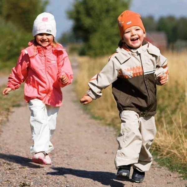 Одежда для прогулок с ребенком весной