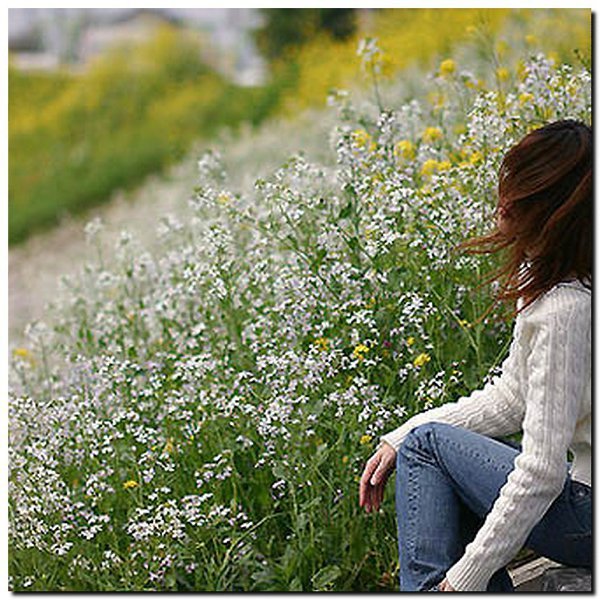 Девушки вдалеке Весна