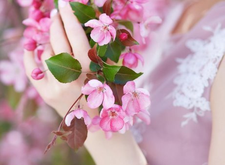 Мыльные пузыри и цветы