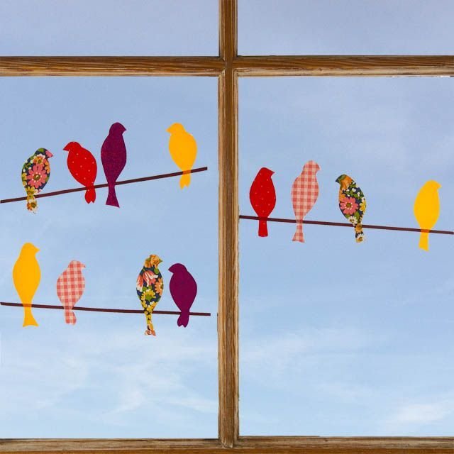 Птички на окна в детском. Весеннее украшение окон в детском саду. Украшение окон весной в детском саду. Птички украшение окна в детский садик.