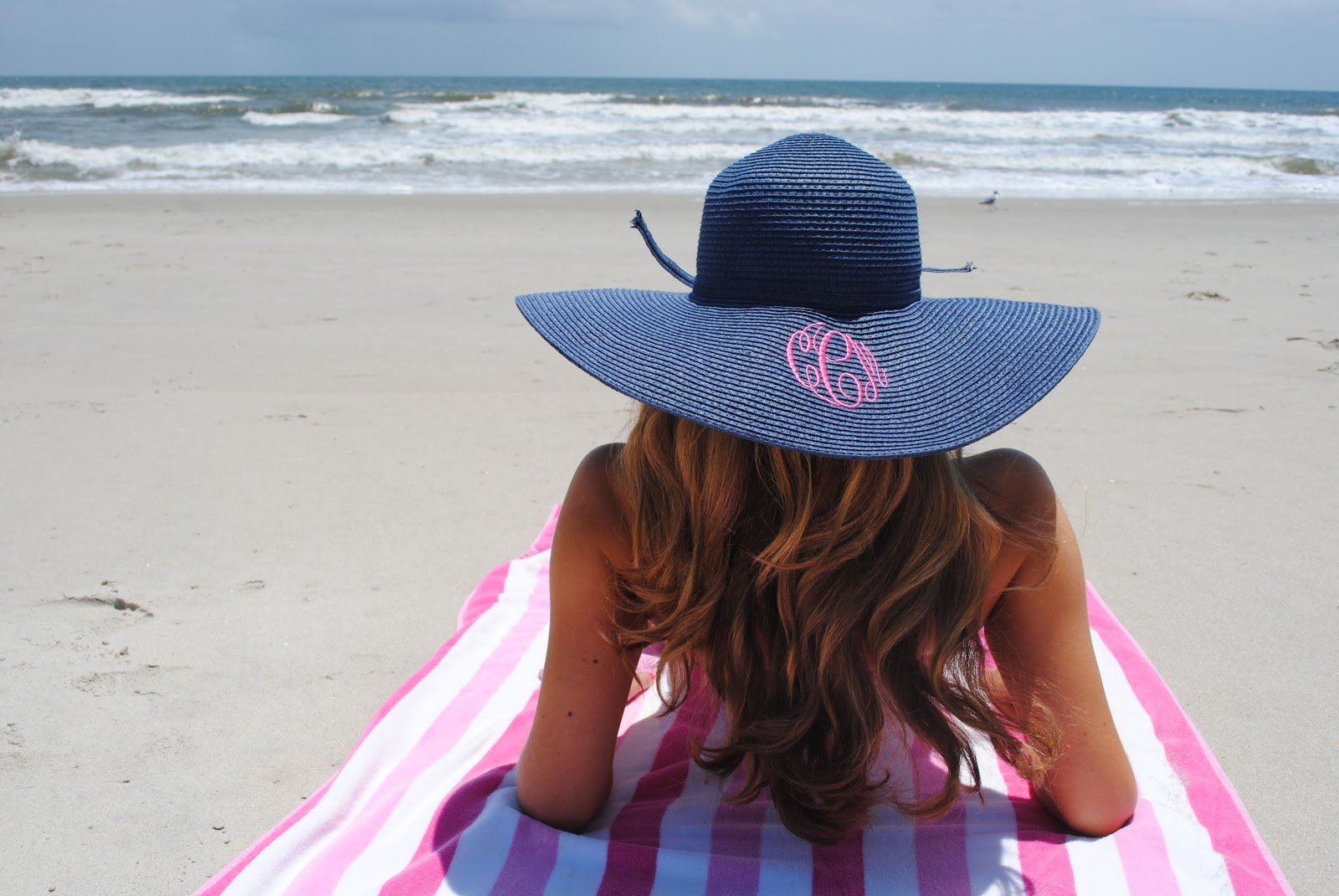 шляпы женские на море