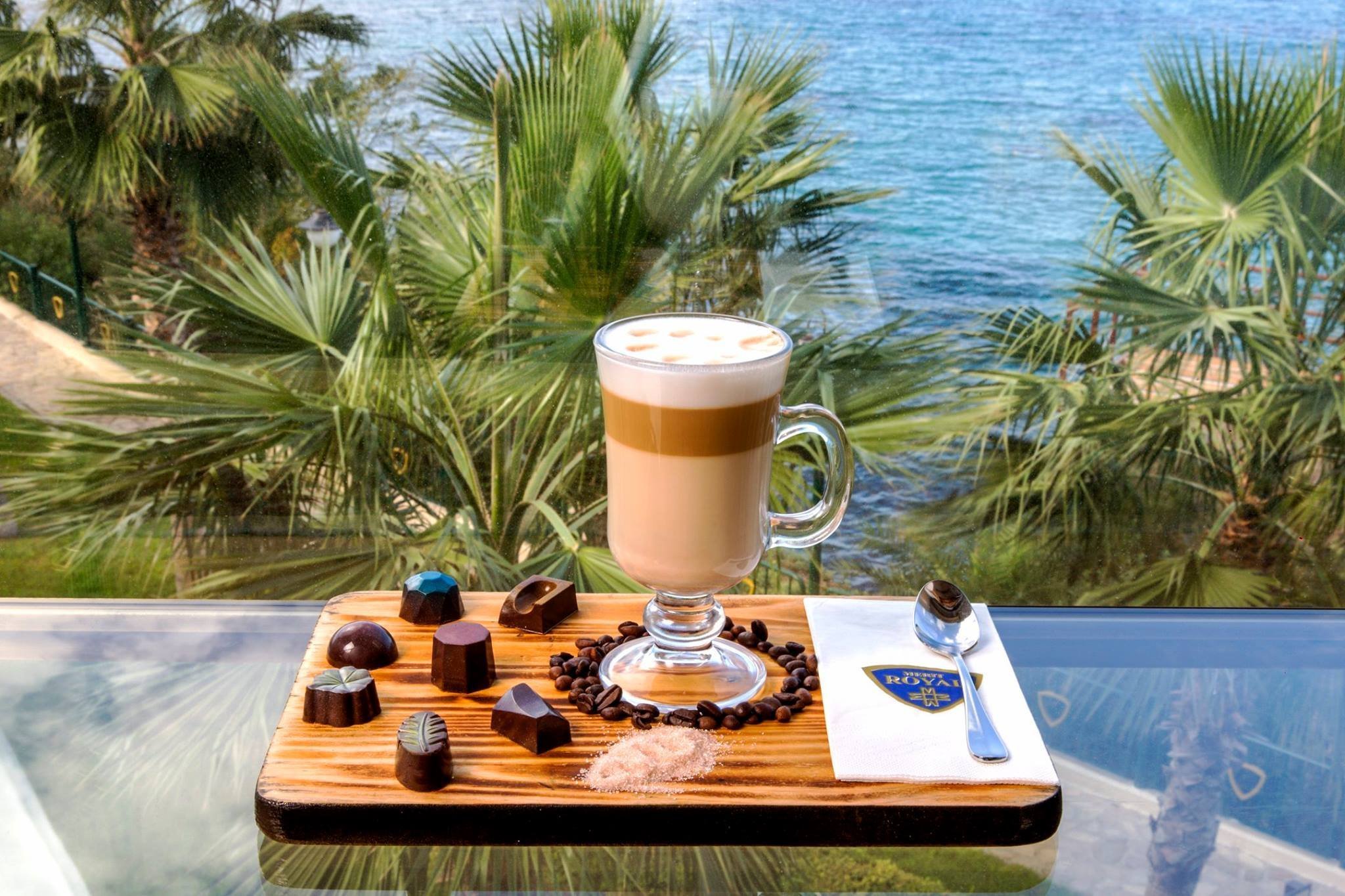 Sea cup. Доброе утро море пляж кофе. Кофе на берегу моря. Чашечка кофе на море. Чашечка кофе на берегу моря.