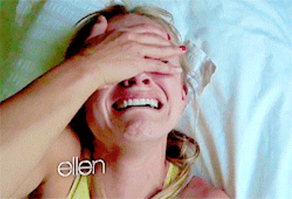 Девушка с Чупа чупсом во рту