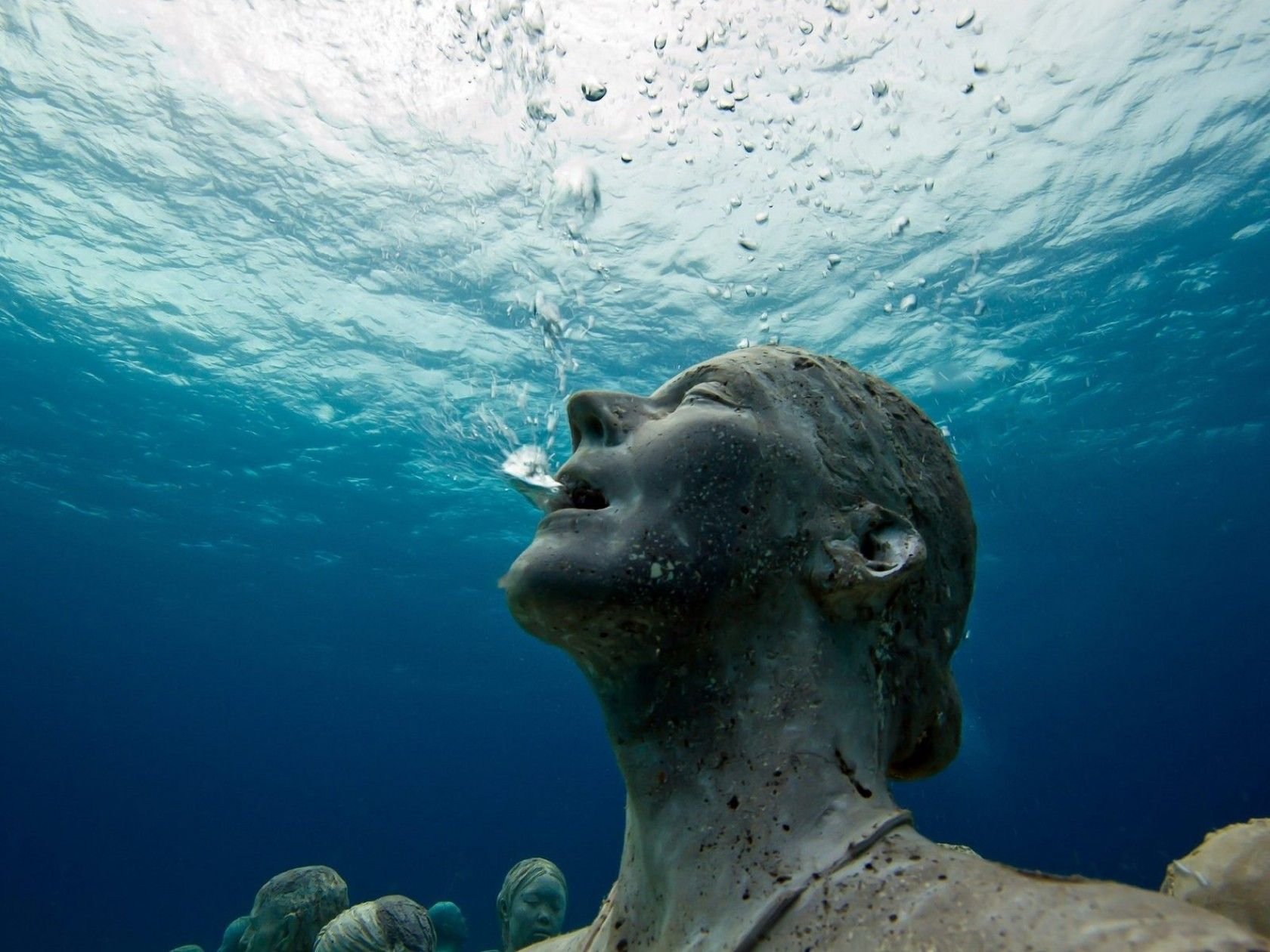 Глаза наполненные водой. Jason DECAIRES Taylor. Глубокие воды. Под водой. Статуи под водой.