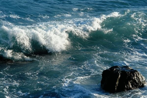 Черное море волны