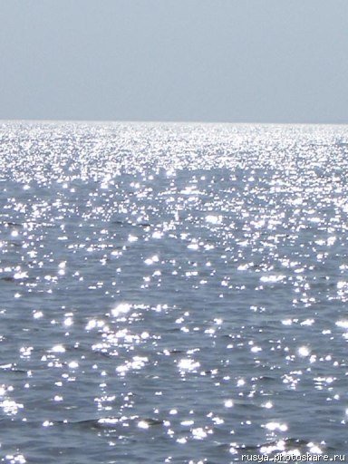 Море блестит на солнце