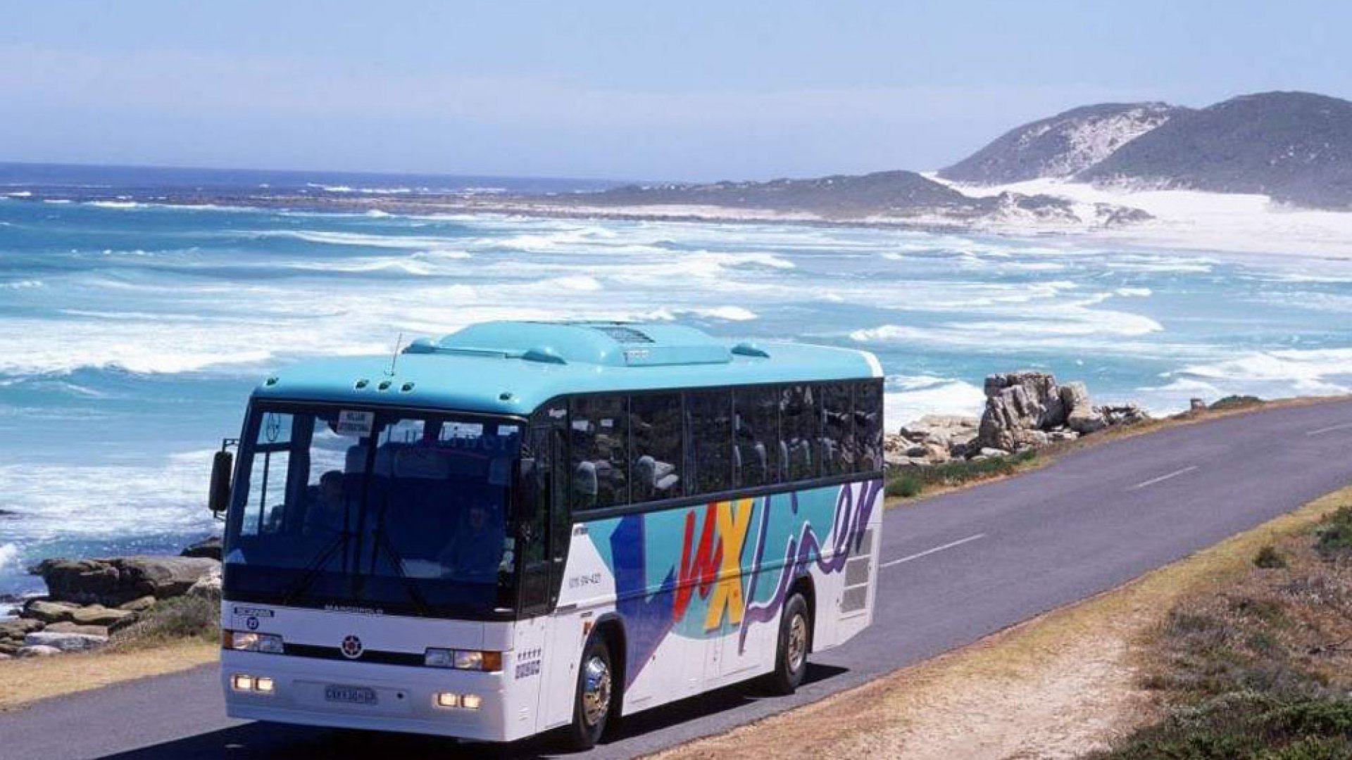 Туристический автобус ехал. Автобусный тур. Автобусный тур к морю. Автобус для путешествий. Автобус на море.