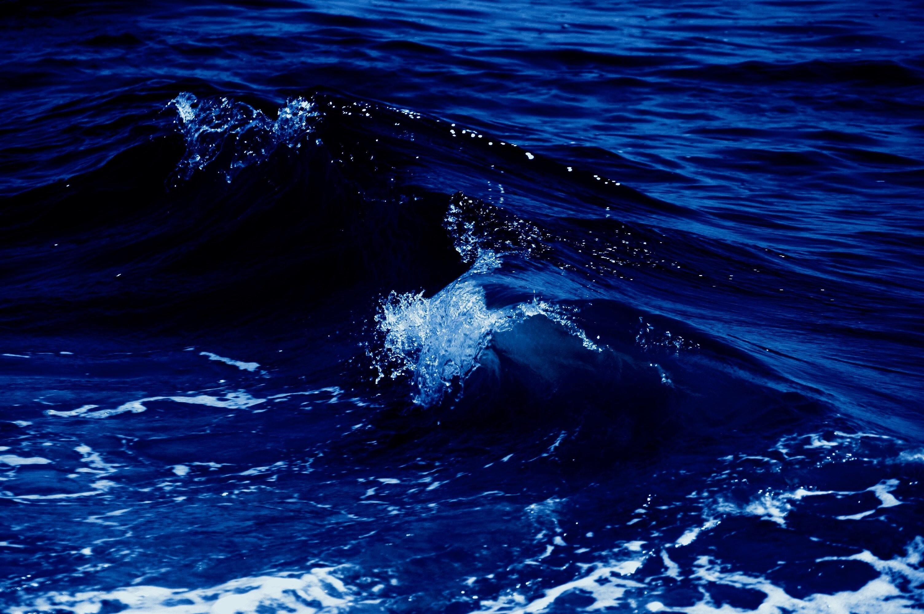Частицы океана. Синее море. Синий цвет моря. Океан. Темно синее море.