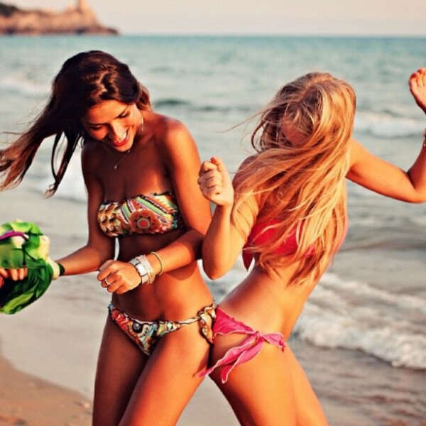 Подружки на море