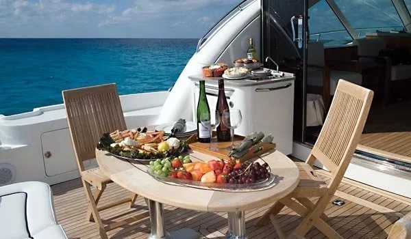 Обед на яхте