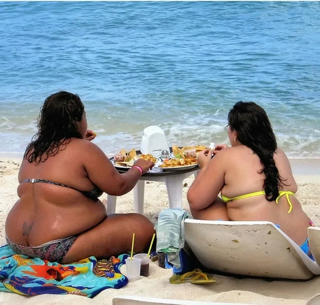 Толстухи на пляже