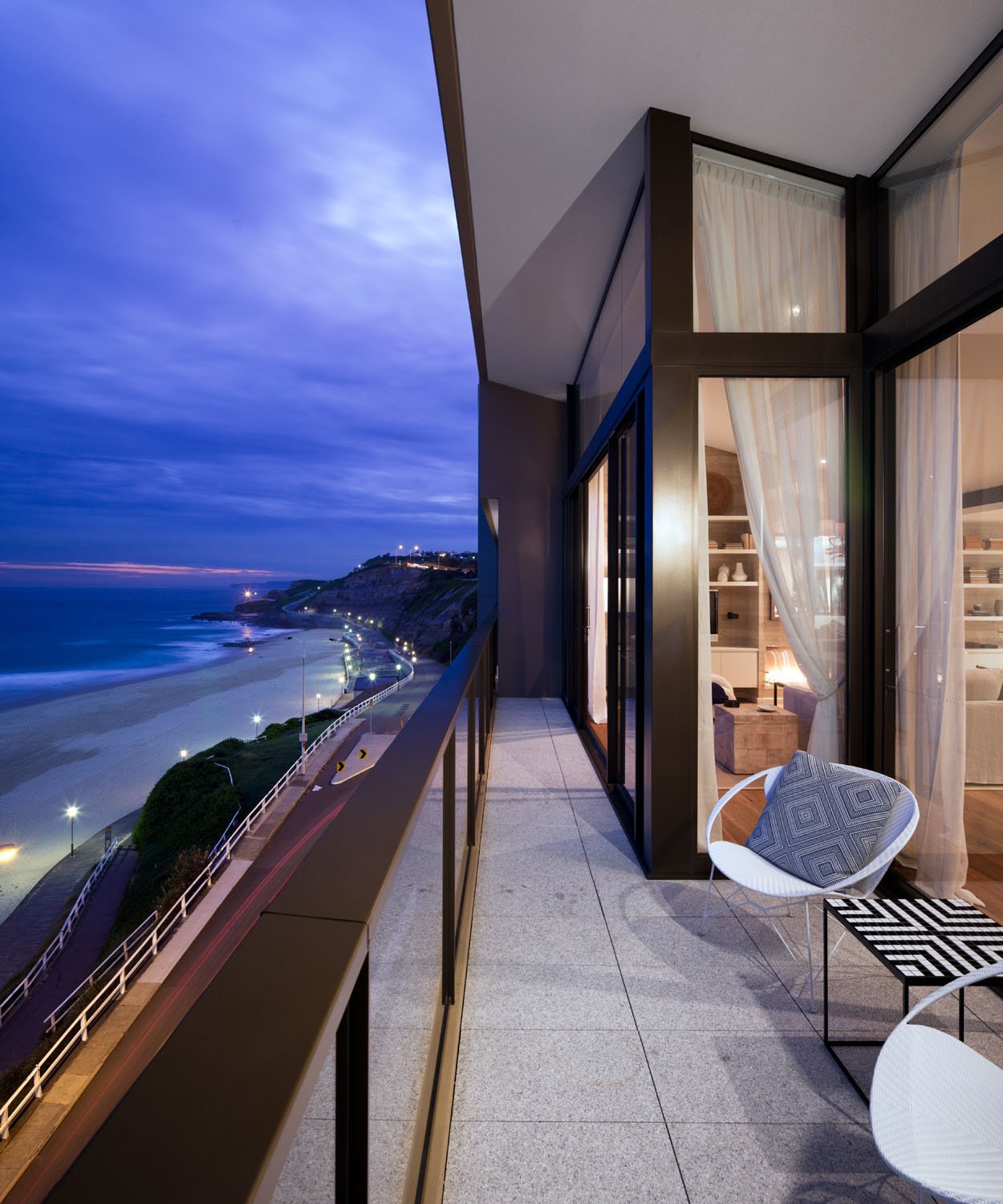 Превосходная современная квартира с видом на море