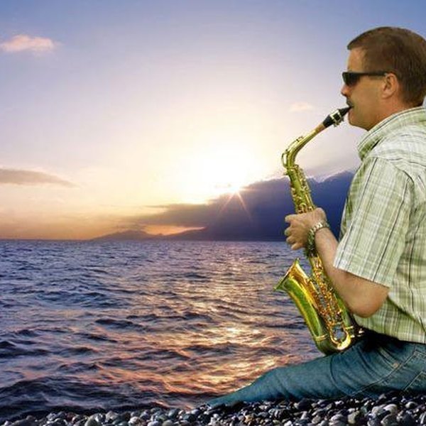 Саксофонист на море