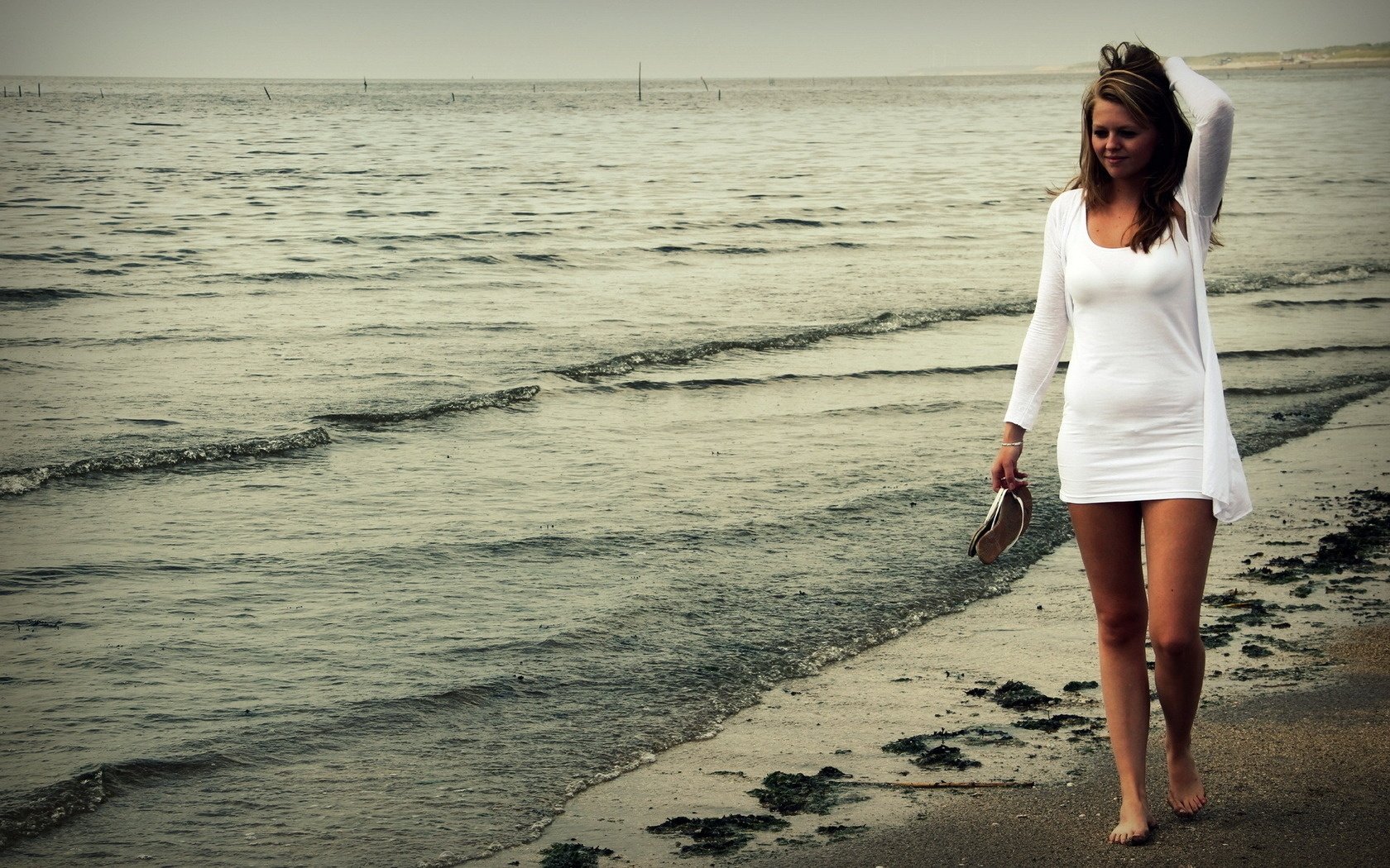 Голые девушки на пляже (62 фото)