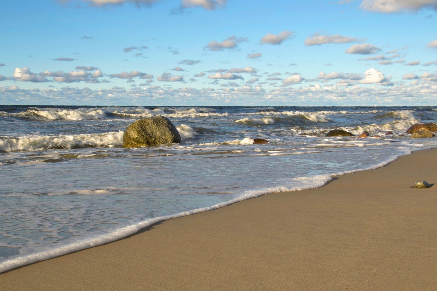 Зеленоградск любуйся балтийским. Балтийское море Светлогорск. Балтийское море Зеленоградск. Берег Балтийского моря Зеленоградск. Балтийское море Светлогорск пляж.