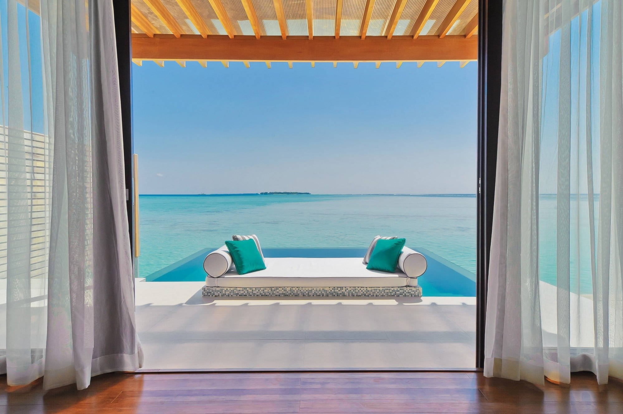 Отели рядом с морем. Нияма отель Мальдивы. Шикарный вид на море. Вид из бунгало на море. Вид из окна отеля на море.