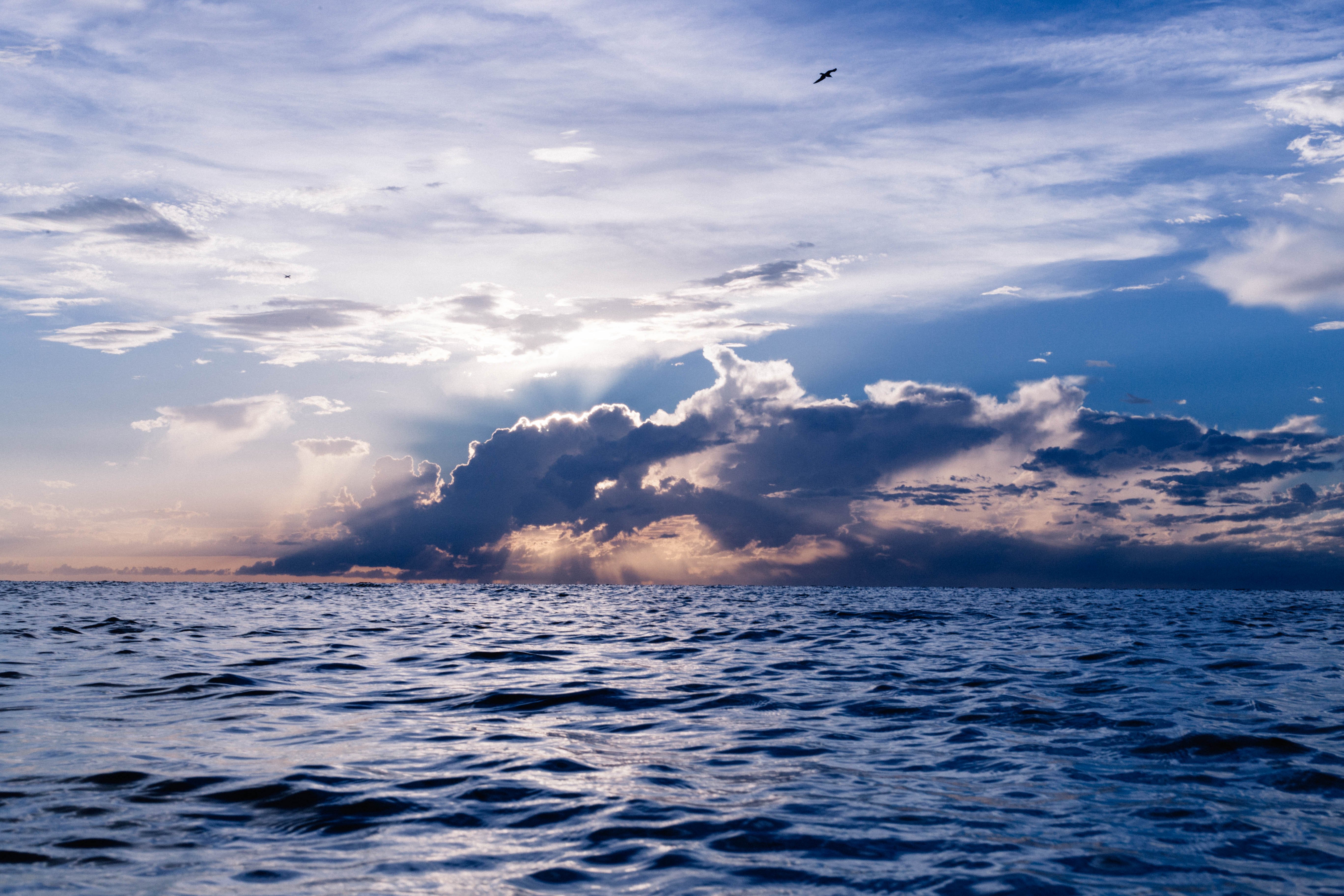 Первый открытый океан. Море облаков. Облака над морем. Море Горизонт. Небо море облака.