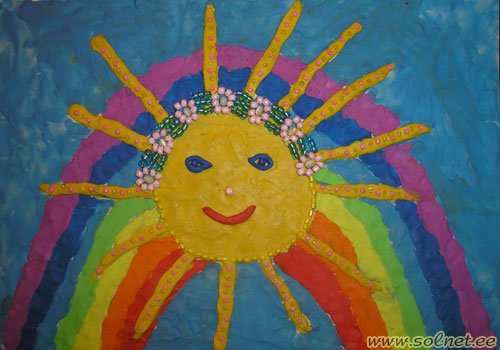 Солнце из пластилина на картоне