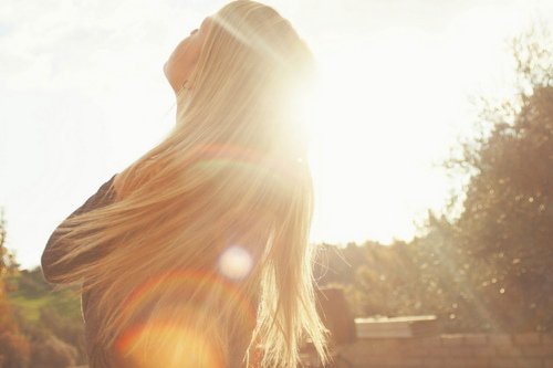 Красивые блондинки на природе