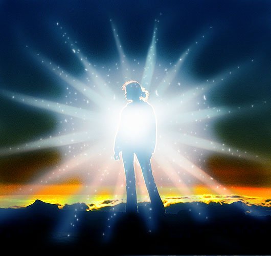 Человек в солнечных лучах