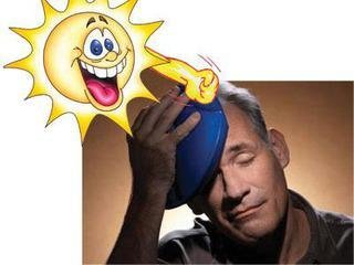 Рыжий кот на подоконнике