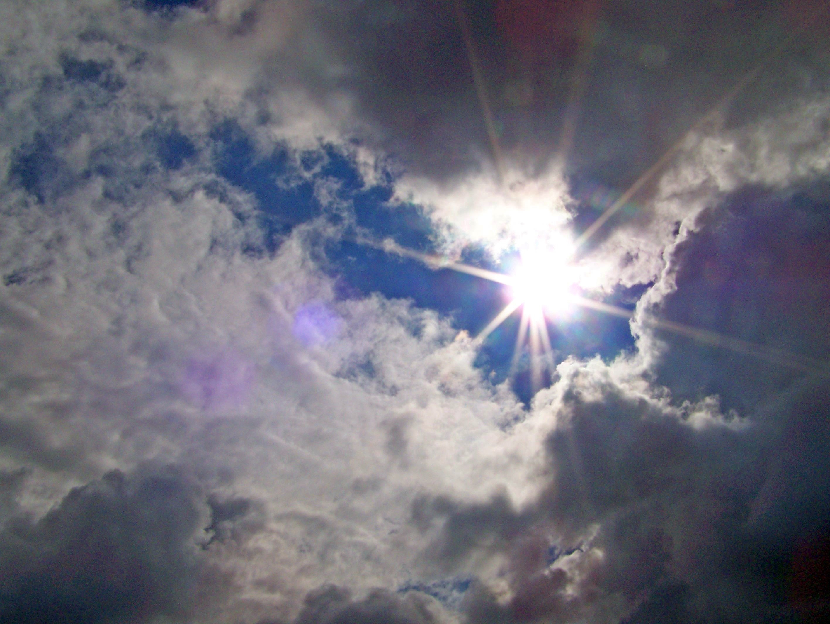 The sun is the cloud. Солнечное небо. Небо солнце. Небо солнце облака. Солнце сквозь облака.