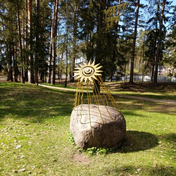 Статуя на закате