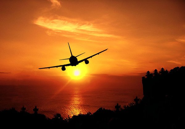 Самолет на закате