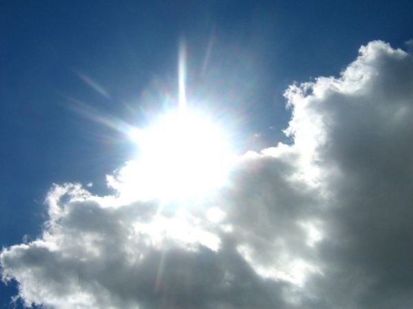 Солнце выходит из-за туч