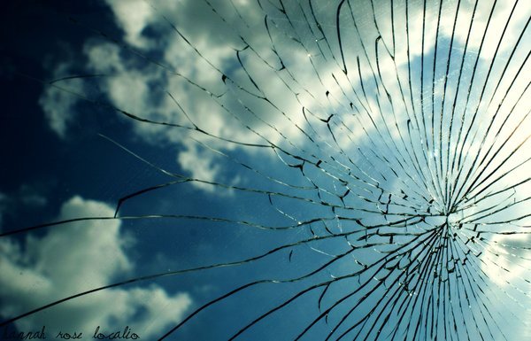 Разбитое стекло небо