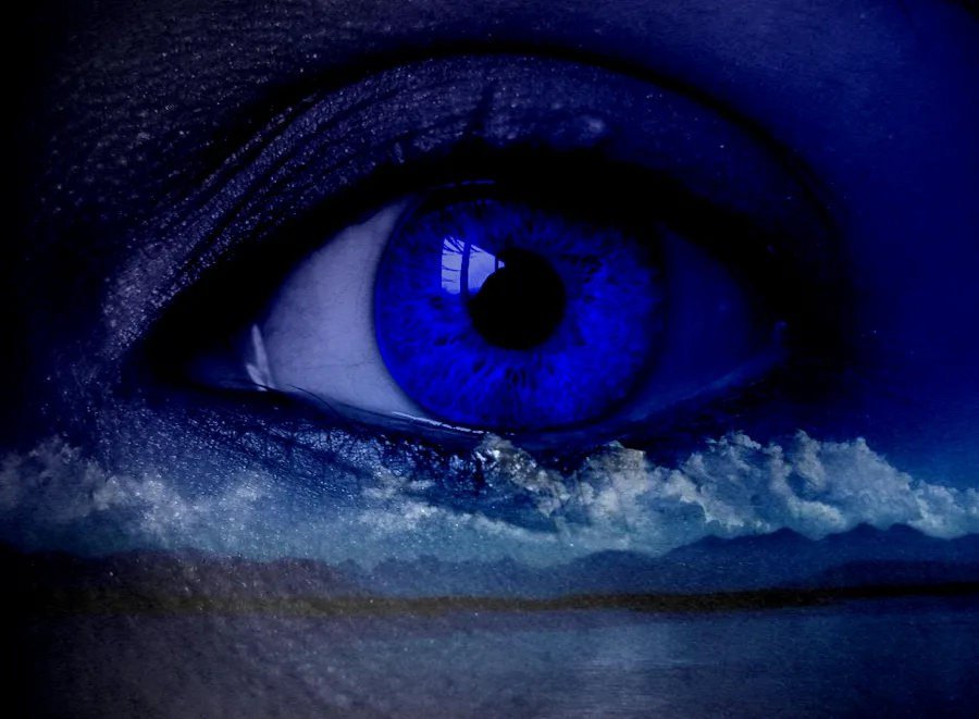 Приснился глаз во сне. Синие глаза. Синий цвет глаз. Темно синие глаза. Глаз ночи.