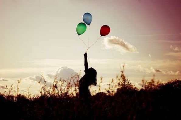 Шарик в небо отпускаю