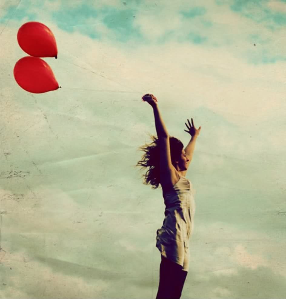 Приходите я свободна я живу одна. Девушка с шариками. Девушка с воздушными шарами. Девушка свободна. Девушка с шариком в руке.