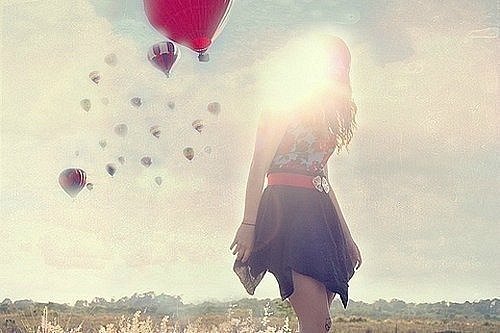 Девочка с шариком сердце