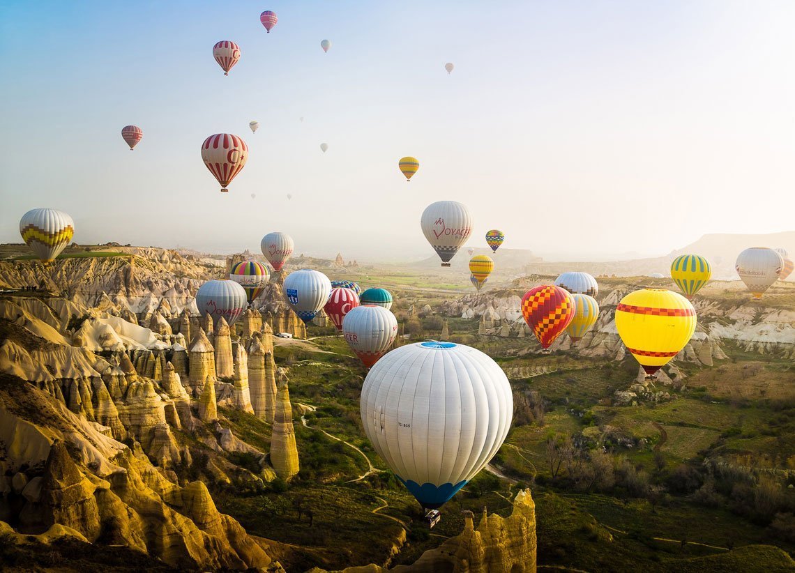 Где есть воздушные шары. Каппадокия Турция. Фестиваль воздушных шаров в Турции Каппадокия. Каппадокия воздушные шары National Geographic. Полет на воздушном шаре в Каппадокии.