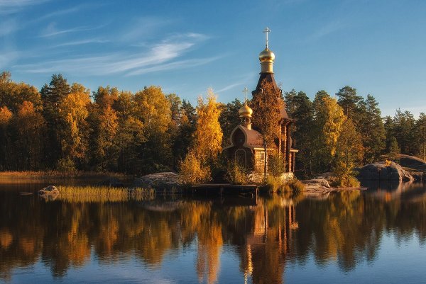 Храм Андрея Первозванного осень
